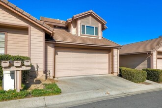 360 Conifer Glen in Escondido, CA - Building Photo - Building Photo