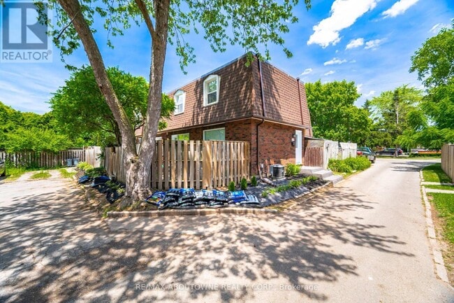 674 Francis Rd in Burlington, ON - Building Photo - Building Photo