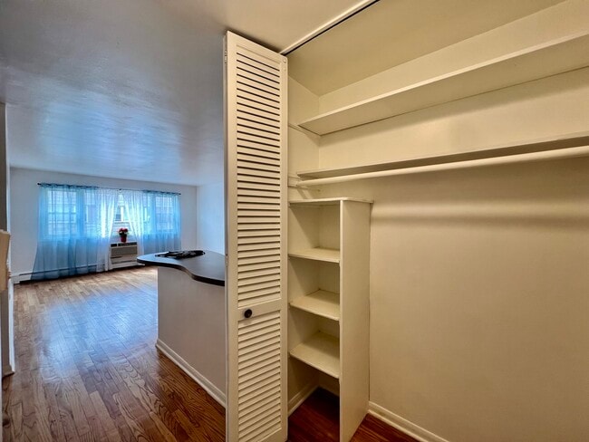 2411 W Balmoral Ave in Chicago, IL - Building Photo - Building Photo