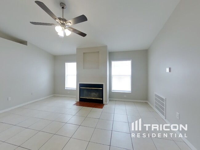 2227 Groveland Dr in Lutz, FL - Building Photo - Building Photo