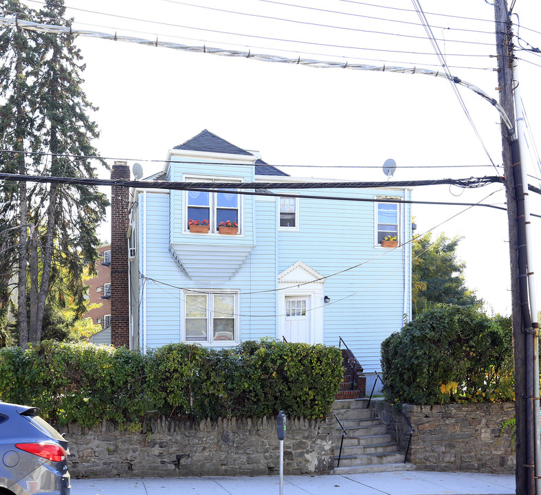 6 Lockwood Ave in Yonkers, NY - Building Photo