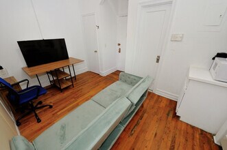 649 9th Ave in New York, NY - Building Photo - Building Photo
