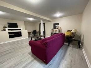 270 Greenfield Ave, Unit B in Ballston Spa, NY - Foto de edificio - Building Photo