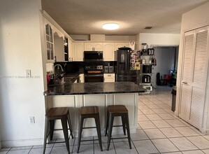 973 NW 132nd Ave W in Miami, FL - Foto de edificio - Building Photo