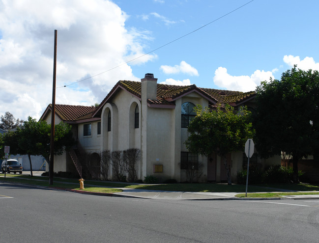 10622-10628 Walnut St in Los Alamitos, CA - Foto de edificio - Building Photo