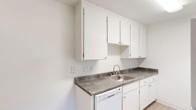 410 Alameda del Prado in Novato, CA - Building Photo - Building Photo