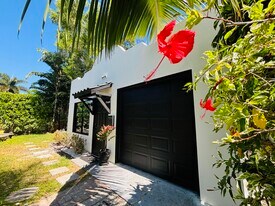 1036 Francis St in West Palm Beach, FL - Building Photo