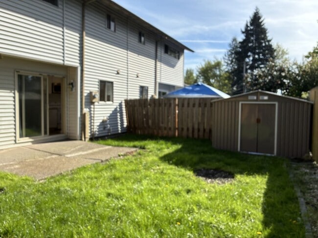 5555-5557 SW Lombard Ave in Beaverton, OR - Building Photo - Building Photo