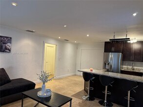 8540 NW 25th Ct in Sunrise, FL - Building Photo - Building Photo