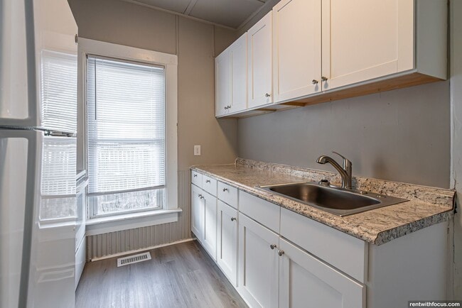 716 Central St in Oshkosh, WI - Building Photo - Building Photo