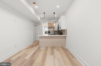 5034 Florence Ave in Philadelphia, PA - Building Photo - Building Photo