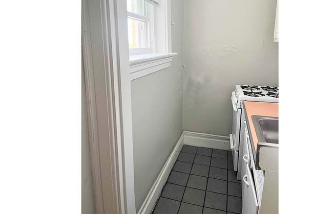 2829 Glendora Ave in Cincinnati, OH - Foto de edificio - Building Photo