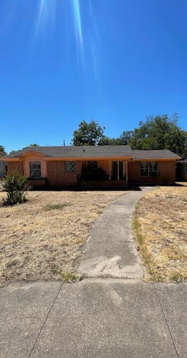 1218 Parkdale Dr in Waco, TX - Building Photo