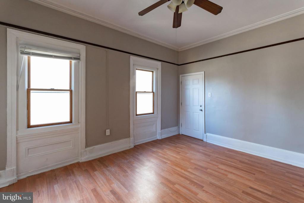 673 N 11th St in Philadelphia, PA - Foto de edificio