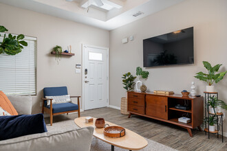 1720 W Harrison St, Unit 1 in Weslaco, TX - Foto de edificio - Building Photo