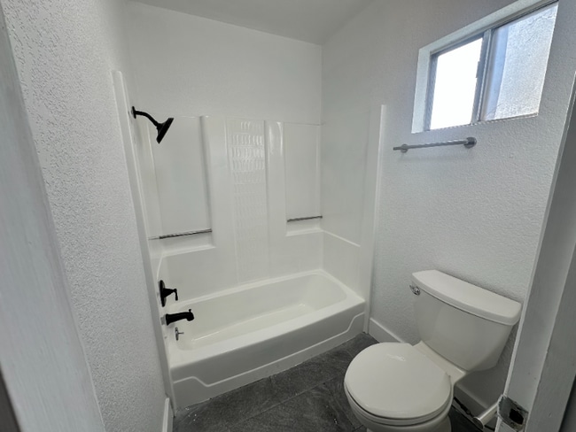 1078 E White Mountain Blvd