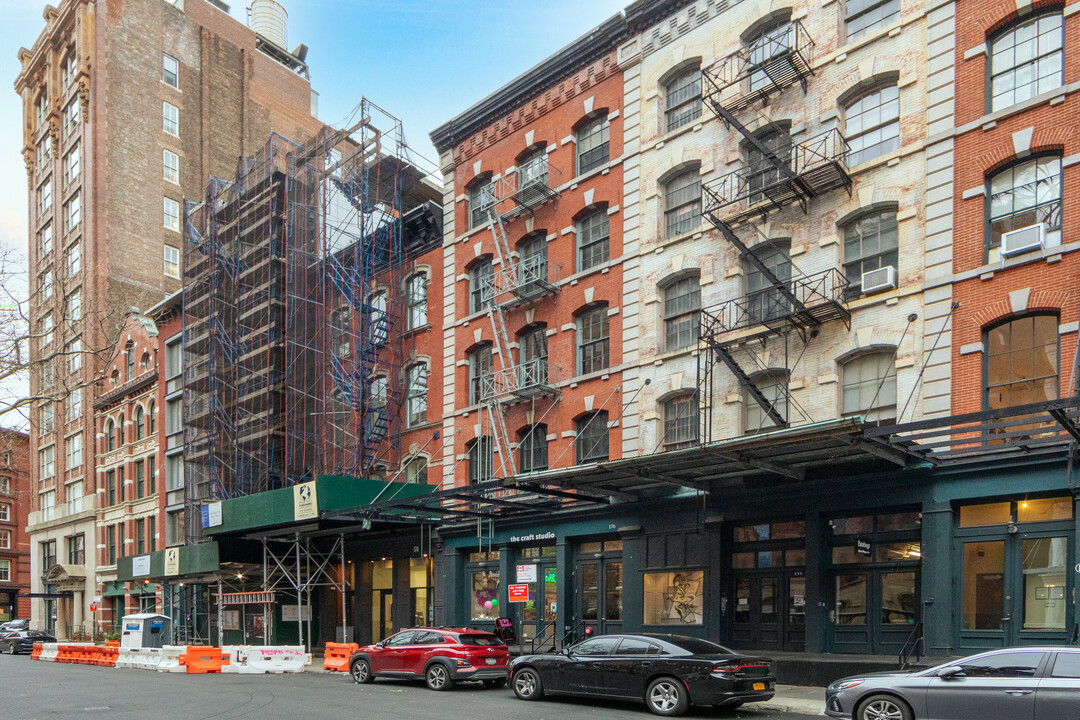 176 Duane St in New York, NY - Building Photo