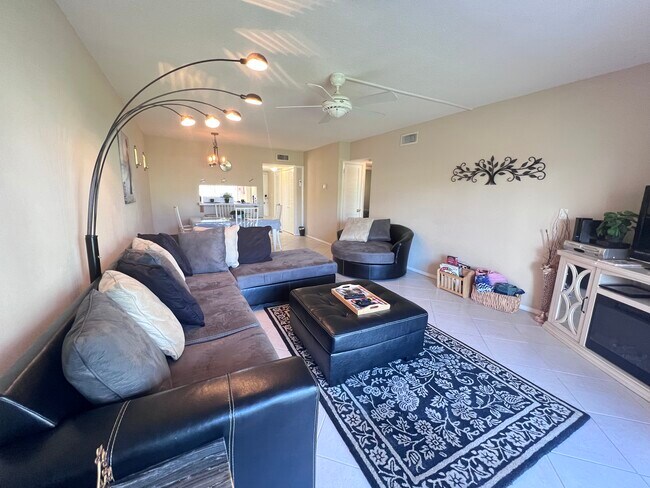 721 S Beach St, Unit 115 A in Daytona Beach, FL - Building Photo - Building Photo