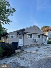 26 Franklin Dr in Norristown, PA - Building Photo - Building Photo