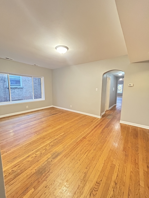 7609 S Essex Ave in Chicago, IL - Building Photo - Building Photo