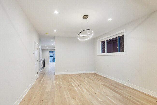 1042 S Oakley Blvd in Chicago, IL - Building Photo - Building Photo