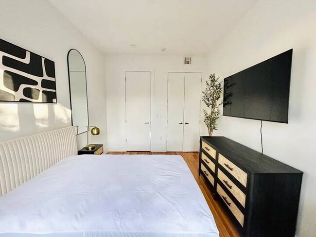 Furnished room/NOT APARTMENT, Unit 2 in Brooklyn, NY - Building Photo - Building Photo
