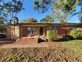 124 Cedar St in Hurst, TX - Building Photo