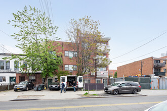 3135 Linden Pl in Flushing, NY - Building Photo - Building Photo