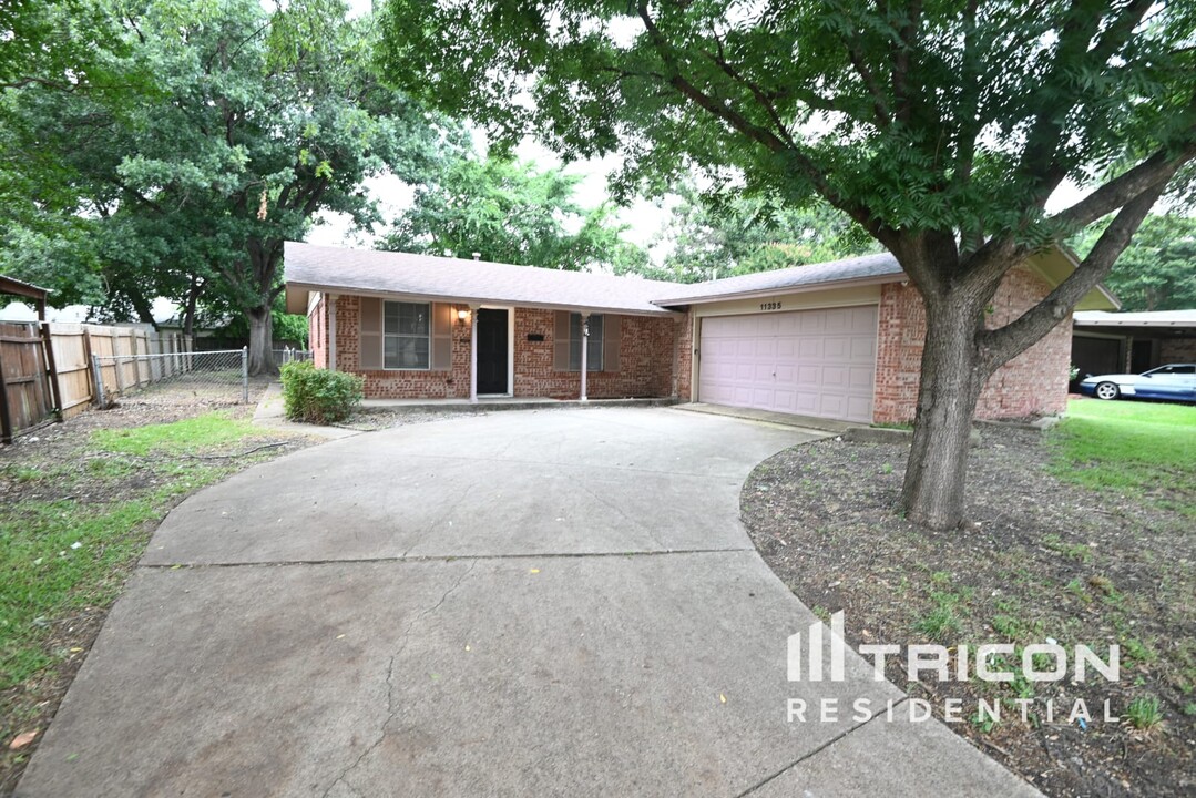 11335 Dalron Dr in Dallas, TX - Building Photo