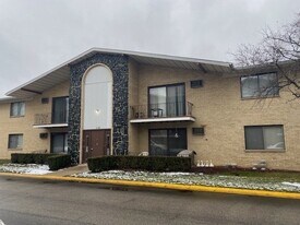 110 W 66th St in Westmont, IL - Building Photo