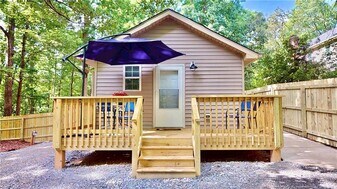 2402 Rockwood Dr in Sanford, NC - Building Photo