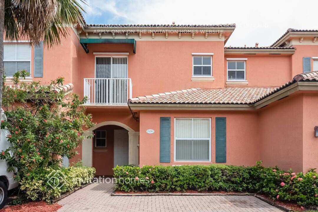 15291 SW 88th Terrace in Miami, FL - Building Photo