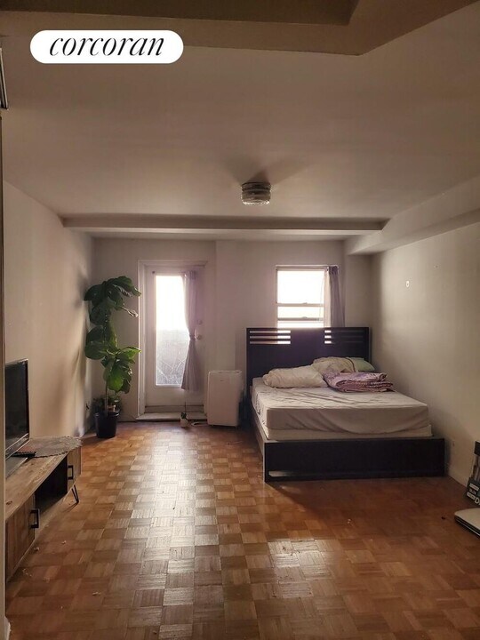 52 E 13th St in New York, NY - Building Photo