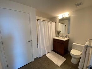 88 MORGAN St, Unit 3207 in Jersey City, NJ - Foto de edificio - Building Photo