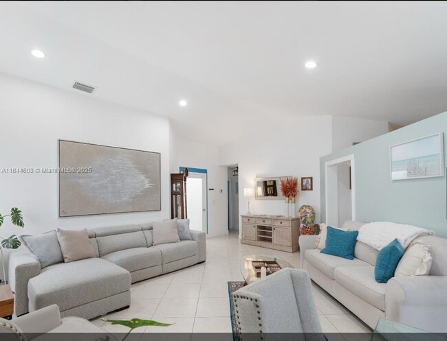 14610 SW 145th Pl in Miami, FL - Building Photo - Building Photo