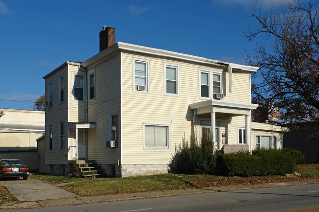 1615 Grinstead Dr in Louisville, KY - Foto de edificio - Building Photo