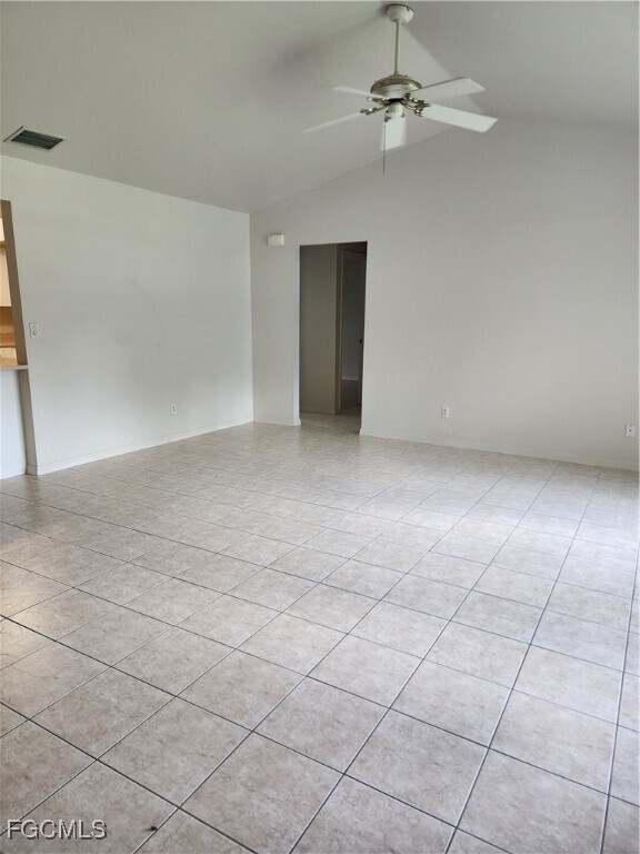 554 Empire Ave S in Lehigh Acres, FL - Foto de edificio - Building Photo