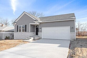 8248 Hugh St in Westland, MI - Building Photo - Building Photo