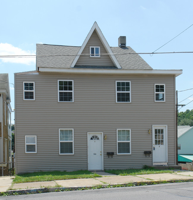 950 W Walnut St in Coal Township, PA - Building Photo - Building Photo