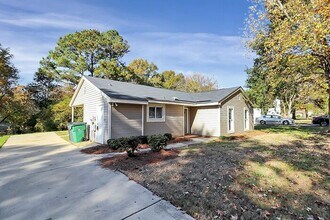 5823 Falstaff Dr in Charlotte, NC - Building Photo - Building Photo
