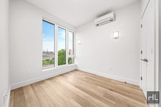 BRUCKNER BOULEVARD in Bronx, NY - Building Photo - Building Photo