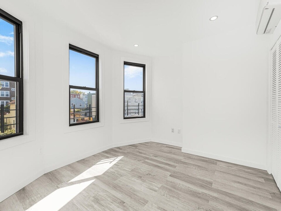 27 Cliff St in Yonkers, NY - Building Photo