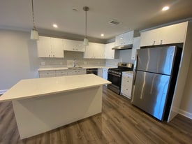 918 Providence Hwy in Dedham, MA - Building Photo