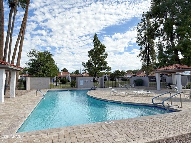 property at 6533 N Maryland Cir