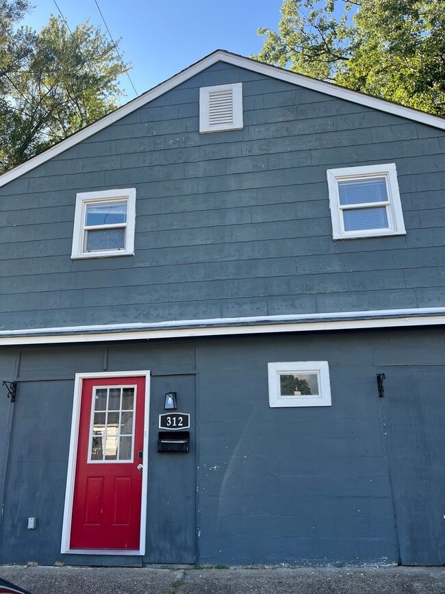 312 W Lincoln Ave