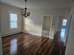 60 Cottage St in Fall River, MA - Foto de edificio - Building Photo