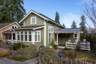 Greenwood Avenue Cottages in Shoreline, WA - Building Photo - Building Photo