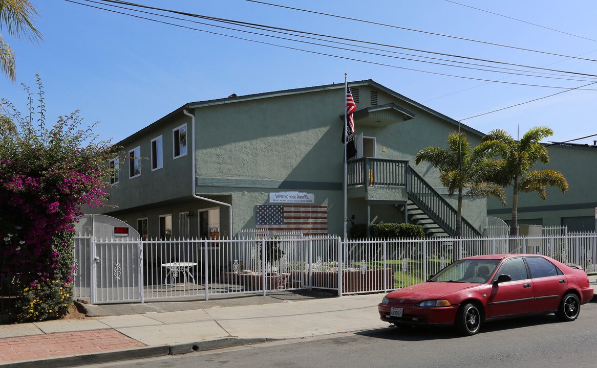 1234 Division St in Oceanside, CA - Foto de edificio
