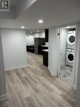 406 Comiskey Crescent in Mississauga, ON - Building Photo - Building Photo