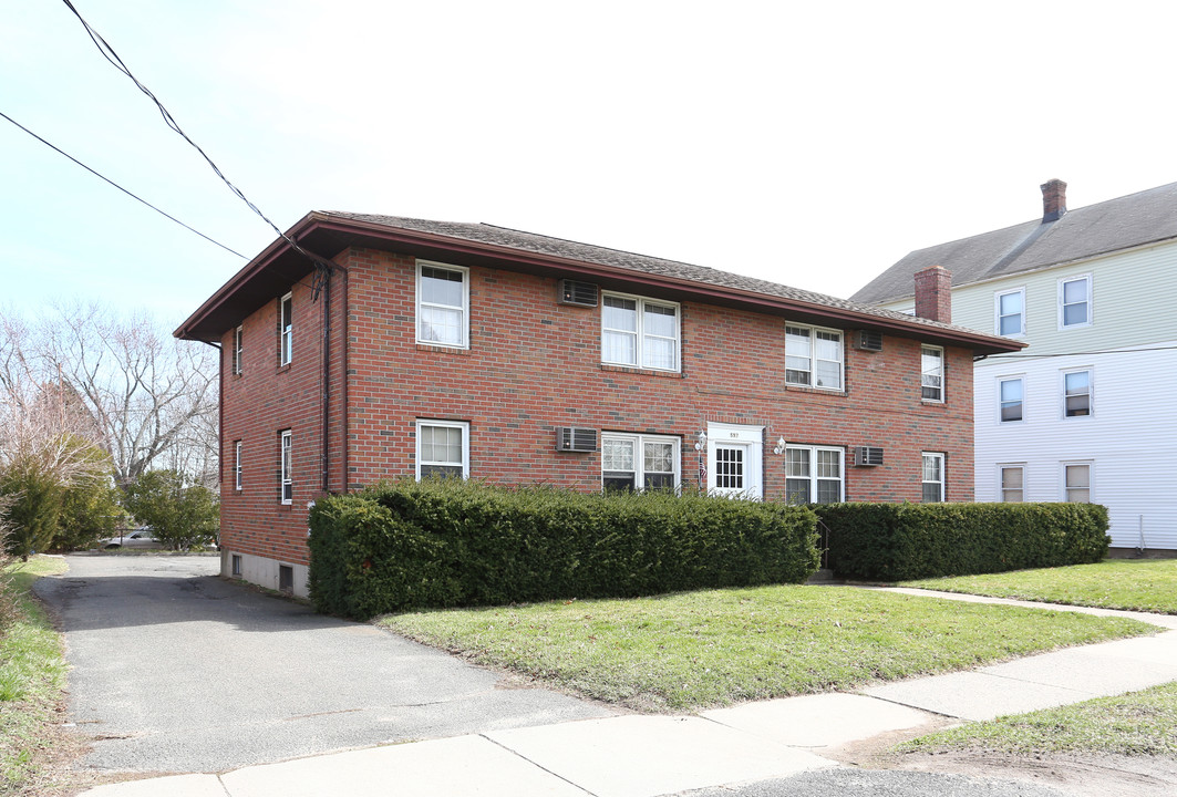 597 Burritt St in New Britain, CT - Building Photo